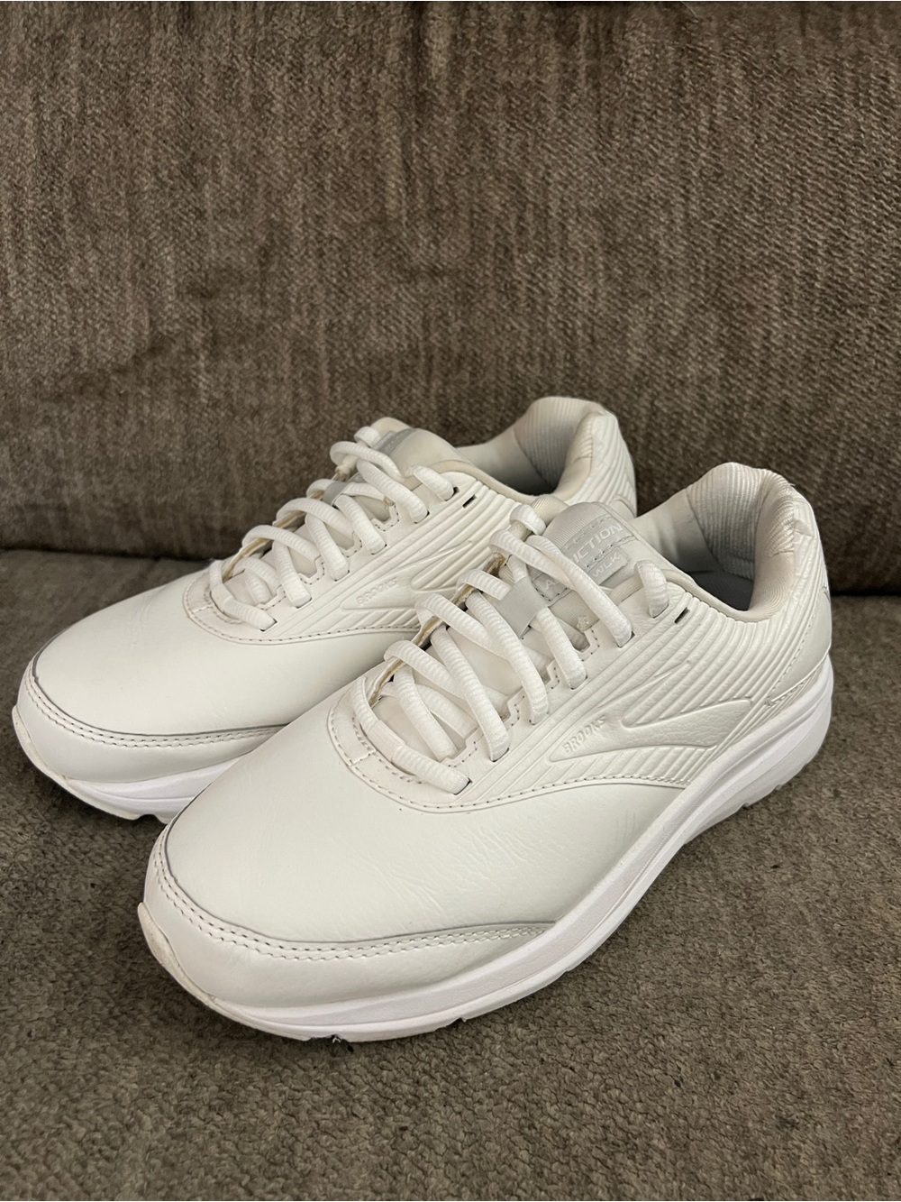 Brooks Addiction Walker 2 White Leather Women's 6.5 Wide D Shoes EUC